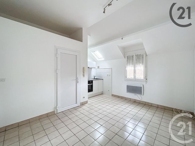 Appartement F1 à louer - 2 pièces - 25.0 m2 - CANNES ECLUSE - 77 - ILE-DE-FRANCE - Century 21 Martinot Immobilier